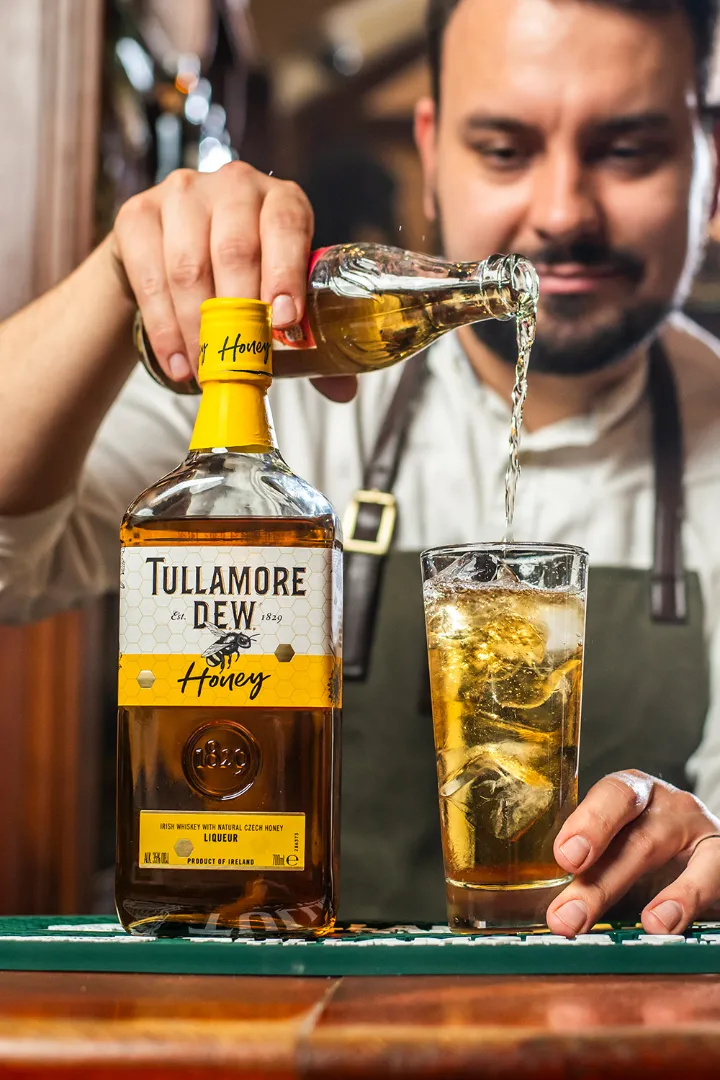 Tullamore Dew Nalévání honey s džusem